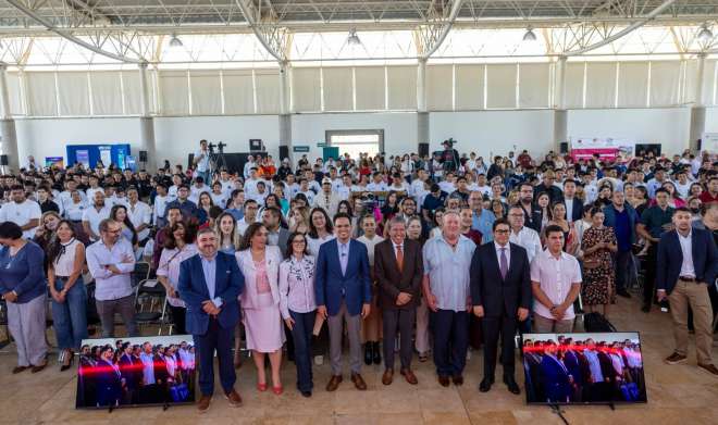 Impulsa Gobernador David Monrea el emprendimiento con el evento CREO MX