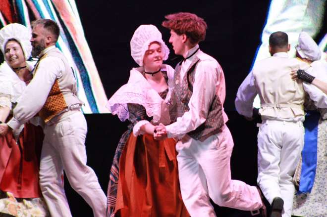 Cautiva Francia al p�blico zacatecano con m�sica y danzas tradicionales, en el FZFI 2026